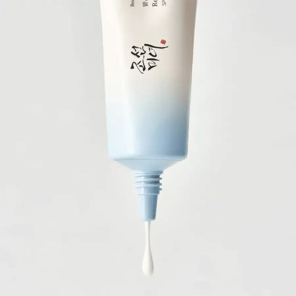 Drop of Beauty of Joseon Relief Sun Aqua-Fresh : Rice + B5 SPF50+ PA++++ 50ml squeezed out of light blue tube.