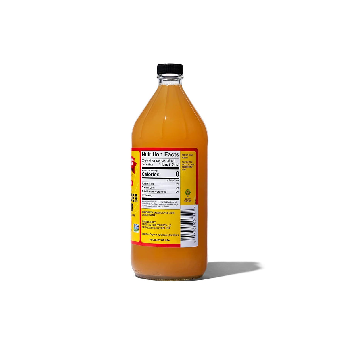 Back of Bragg Organic Apple Cider Vinegar 946 ml with nutrition declaration and ingredients list on yellow label, display of calories and other nutritional information.