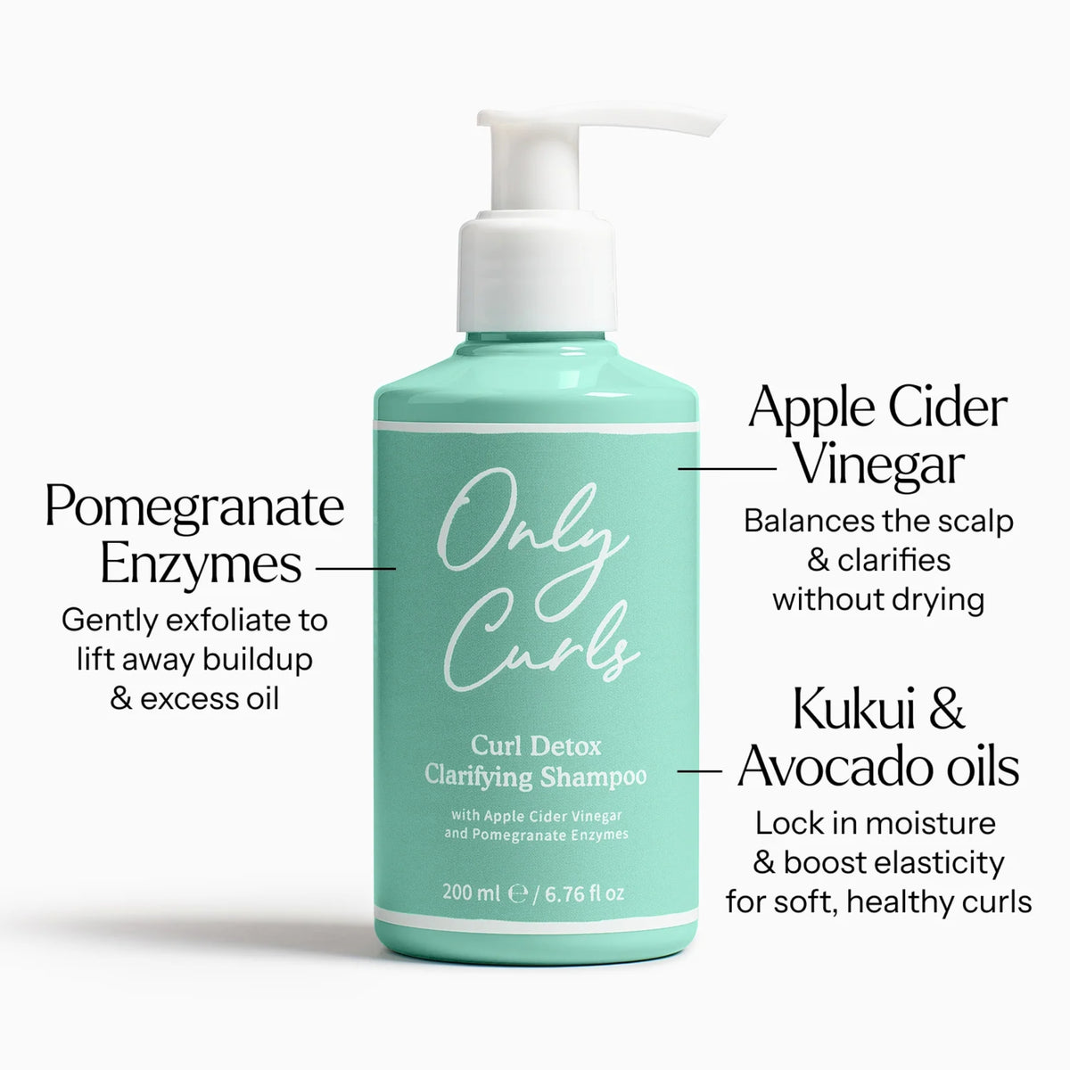 Only Curls Curl Detox Clarifying Shampoo flaske med æblecidereddike, granatæbleenzymer, kukui- og avocadoolie mod opbygning.