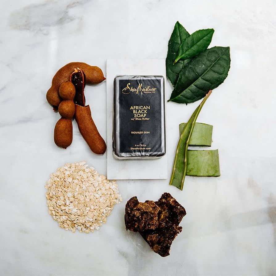 Shea Moisture African Black Soap, 230g. Natural soap with shea butter for impure skin. Visually presented with natural ingredients such as oats, aloe vera and tamarind.